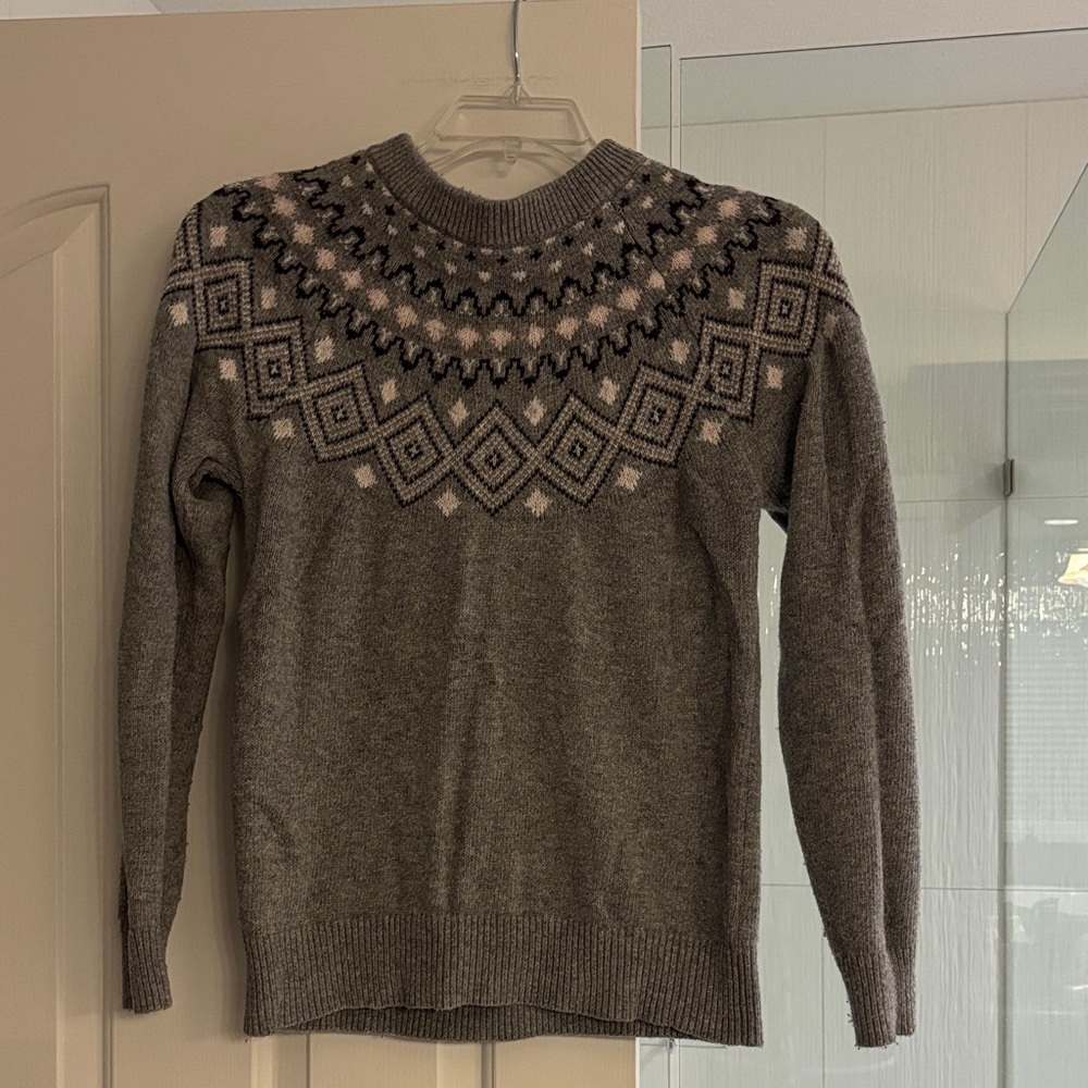 Sunice Gray and Black Geometric Crewneck Sweater